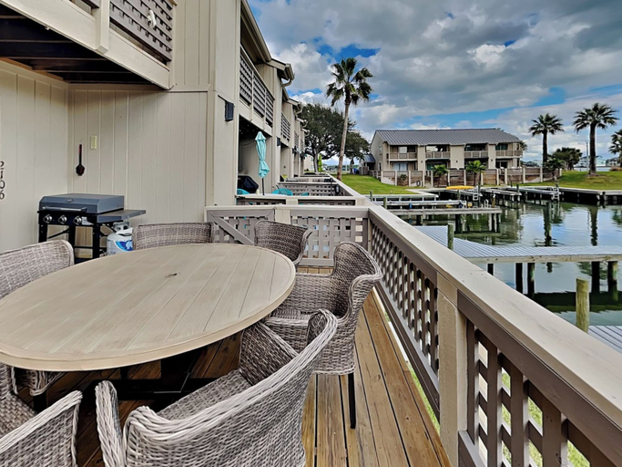 Others 5, La Buena Vida by Miss Kitty’s, Aransas
