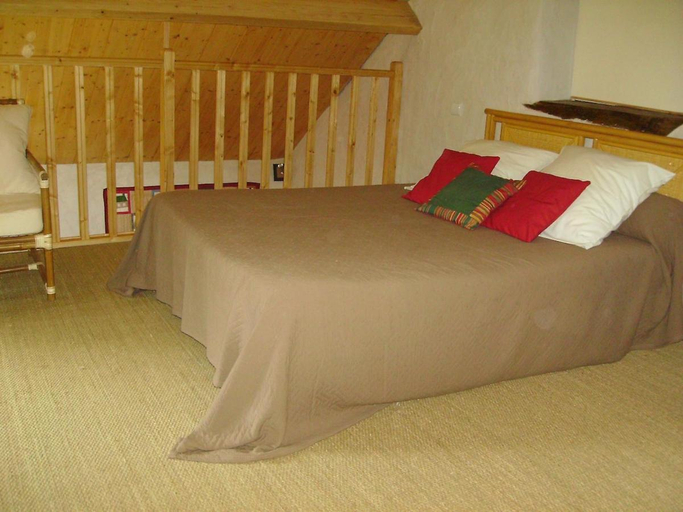 Bedroom 2, Moulin de la Diversiere, gites avec piscine en pleine nature, Sarthe