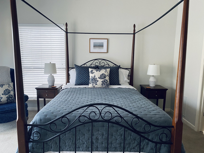 Room 3, De Comal Cw C101 2 Bedroom Condo by RedAwning, Comal