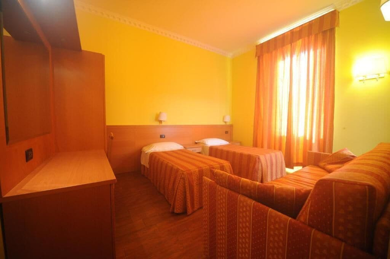 Room 2, Friends Holiday, Rome