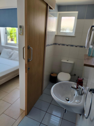 Bathroom 3, Sunrise Experience