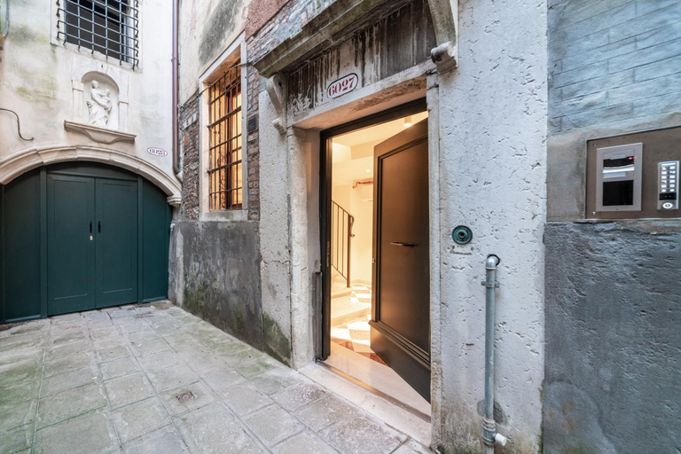 Exterior & Views 2, Palazzo Miracoli Apartments, Venezia