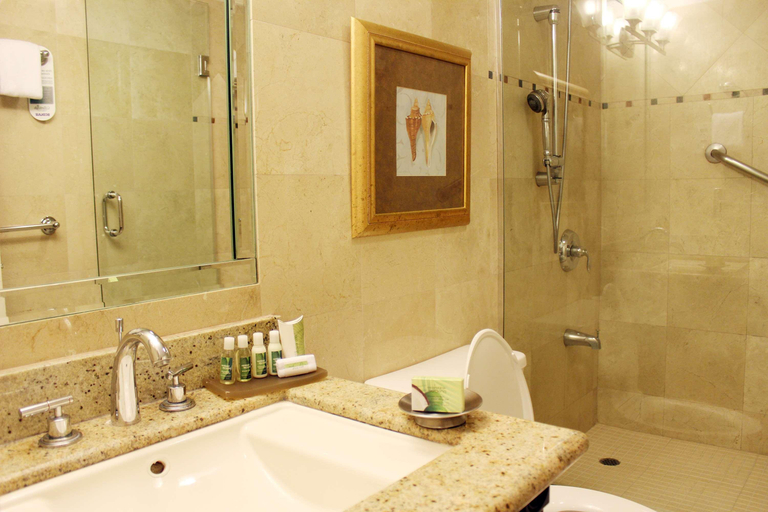 Bathroom 5, The Courtleigh