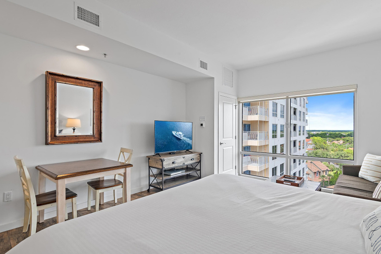 Room 3, Luau II 6922/6924 - By the Sea, Walton