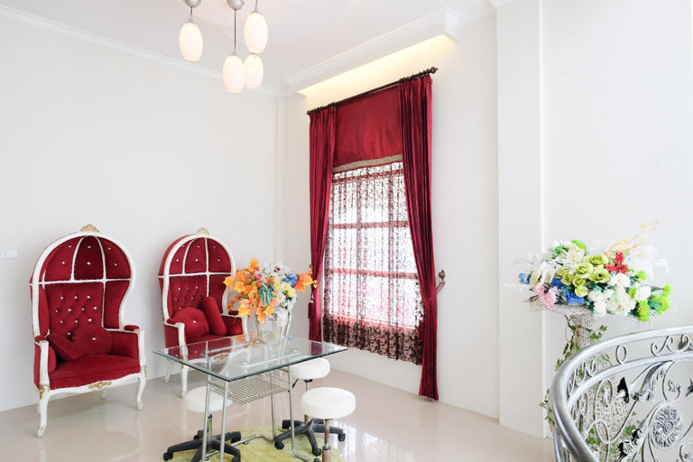 Public Area 3, Urbanview Hotel Trisna Tulungagung, Tulungagung