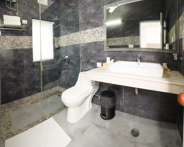 Bathroom 3, Bedchambers Suite Near Sector 29, Gurgaon