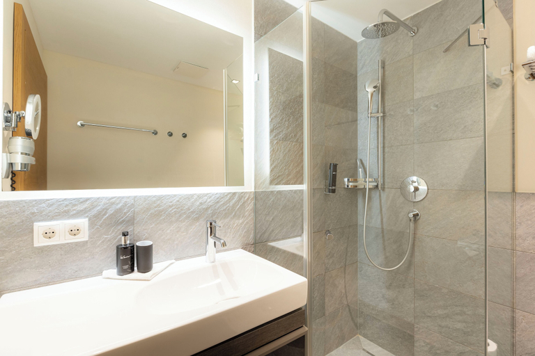 Bathroom 4, Berg & Golf Apartments Westendorf by ALPS RESORTS, Kitzbühel