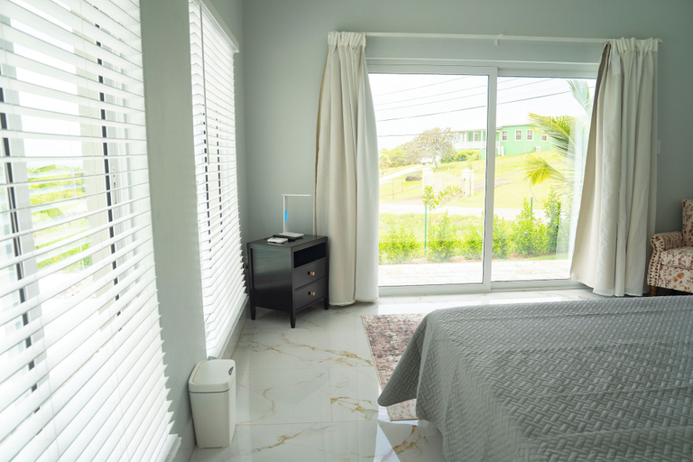 Room 2, Paradise Suite