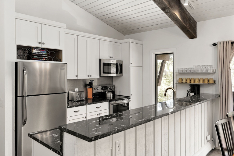 Private kitchen, Snowmass 2BR Loft Retreat Deck, Fireplace & Views - 21E, Pitkin