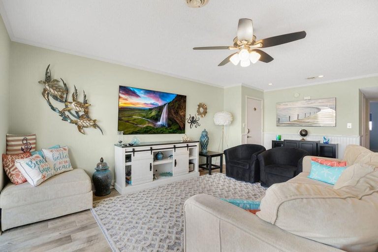 Living area 2, Harbour Island 402m 2 Bedroom Condo, Worcester