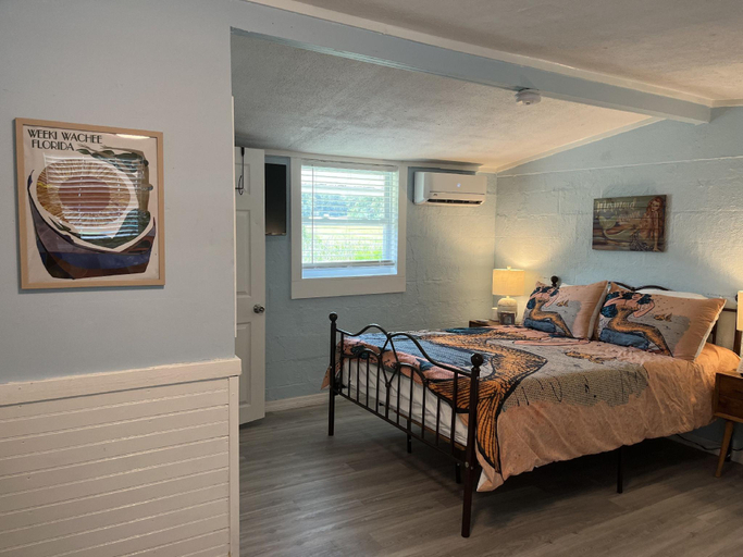 Bedroom 3, Neptune's Grotto Old Florida Adventure Retreat, Hernando