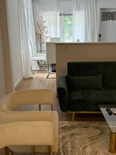 Living area 4, Elegant Hideaway with Free Parking, Westchester