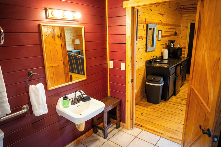 Bathroom 5, Horseshoe Canyon Ranch, Newton