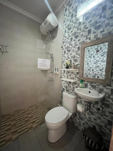 Bathroom, VnS Beachfront Guesthouse, Klungkung