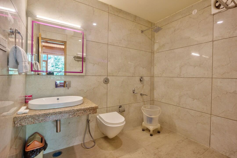 Bathroom, Hotel Malabar Kasol, Kullu