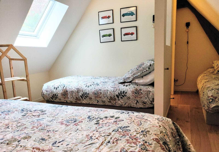 Bedroom 2, Lyon Country House - Suites & Tour de Garde, Rhône