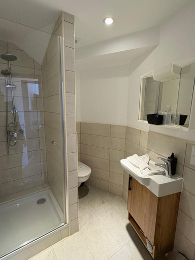 Bathroom 5, Hotel Montenegro, Worms
