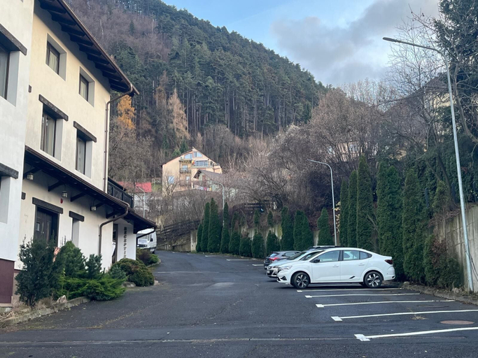 Parking, Classic Inn Hotel, Brasov