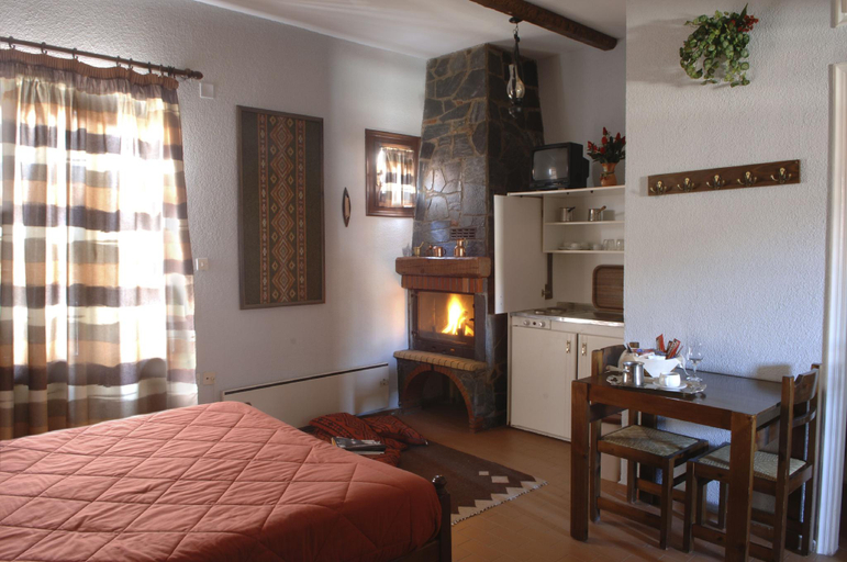Bedroom 2, Rigas Hotel Arachova, Central Greece