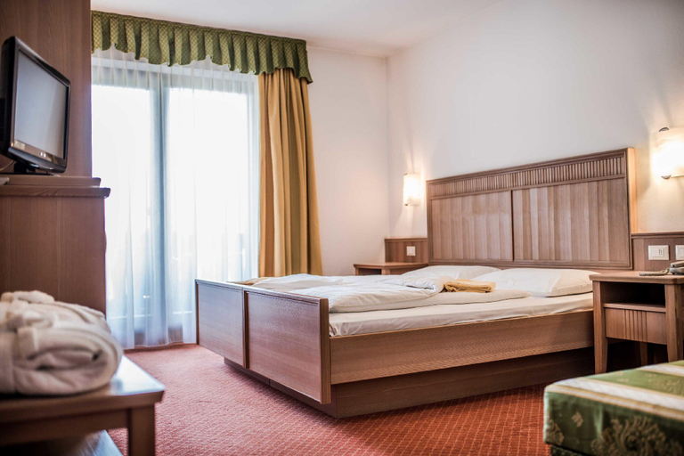 Bedroom 2, Hotel Forstlerhof, Bolzano