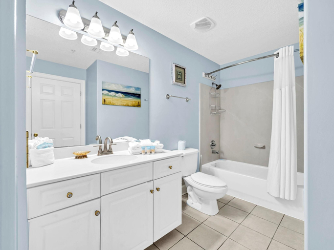 Bathroom 2, Emerald Isle Resort 605, Bay