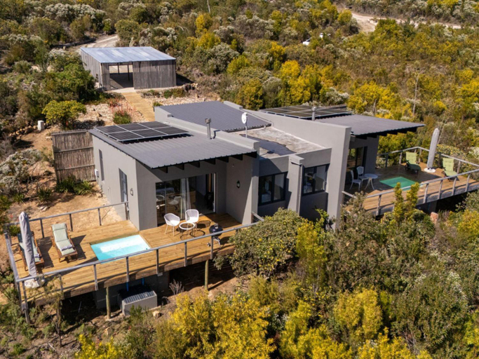 Others 4, Cliffside Suites, Eden