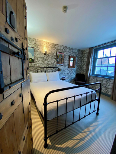 Bedroom 2, The Black Hole, Hampshire