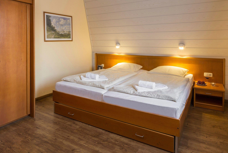 Bedroom 2, Ferien- und Freizeitpark Weissenhauser Strand, Ostholstein