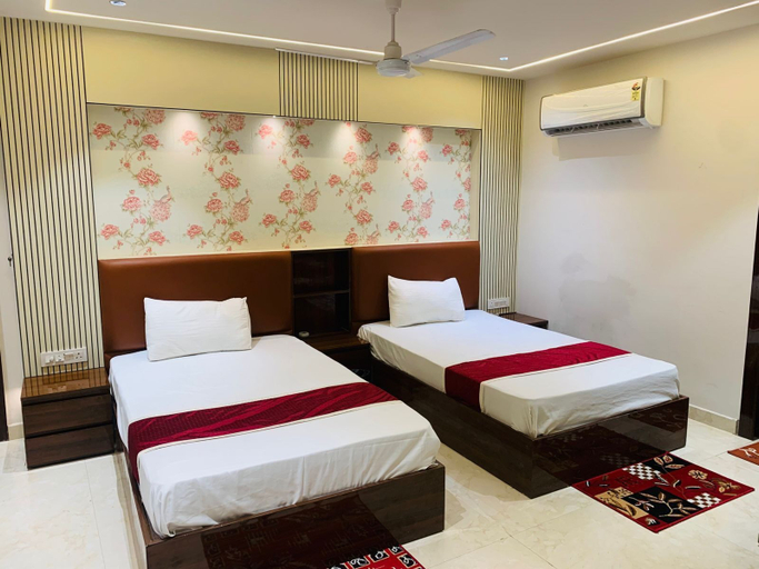Room 4, Hotel Relax, Agra