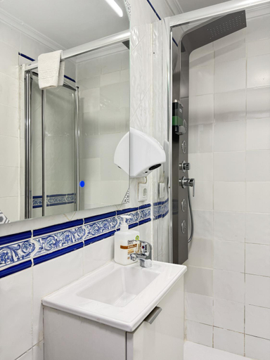 Bathroom 3, Apartamentos Day Madrid MALASANA I, Madrid