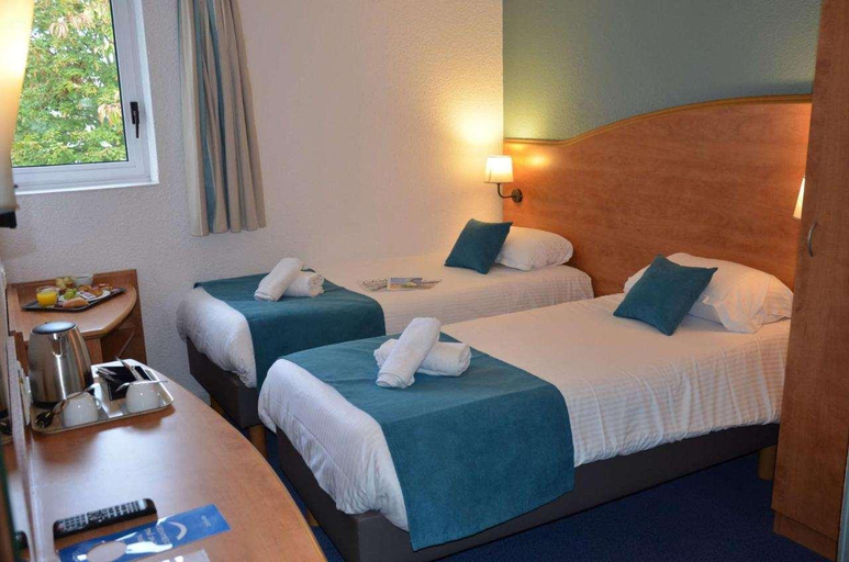 Bedroom 3, Brit Hotel Caen Hérouville, Calvados