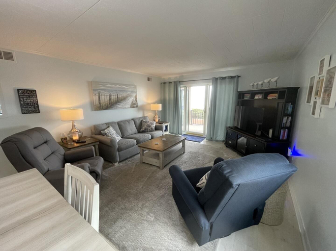Living area 4, Ocean Hideaway 111 2 Bedroom Condo by RedAwning, Worcester