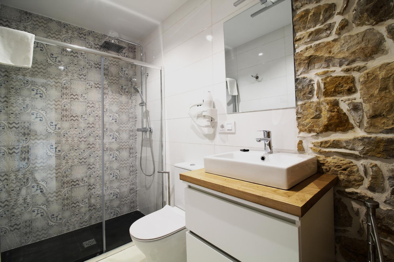 Bathroom 3, Casa del Pozo, Cantabria