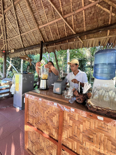 Food & Drinks 5, om horizon ecoresort, Loay