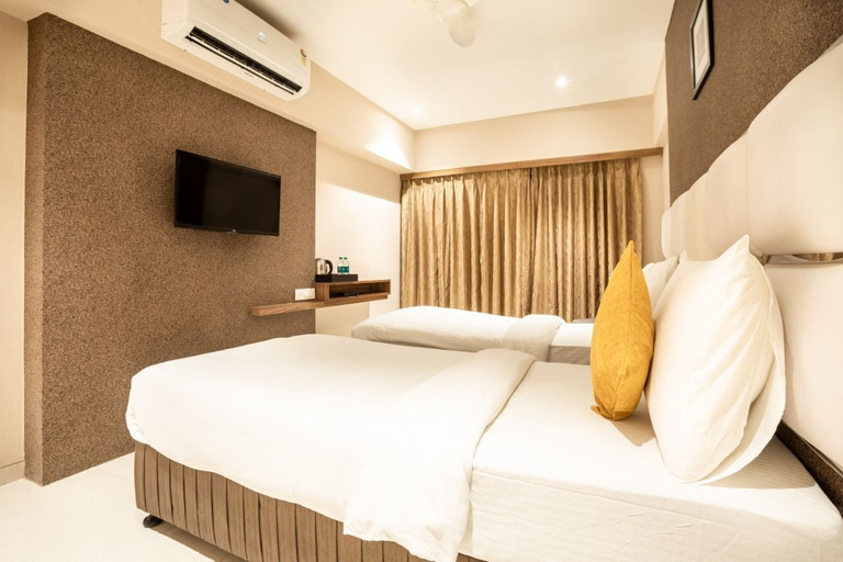 Bedroom 3, Hotel Pacific Residency Near Airport, Mumbai Suburban
