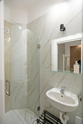 Others 5, You And Me Room - 5 min dall'Aeroporto & Wi-Fi, Napoli