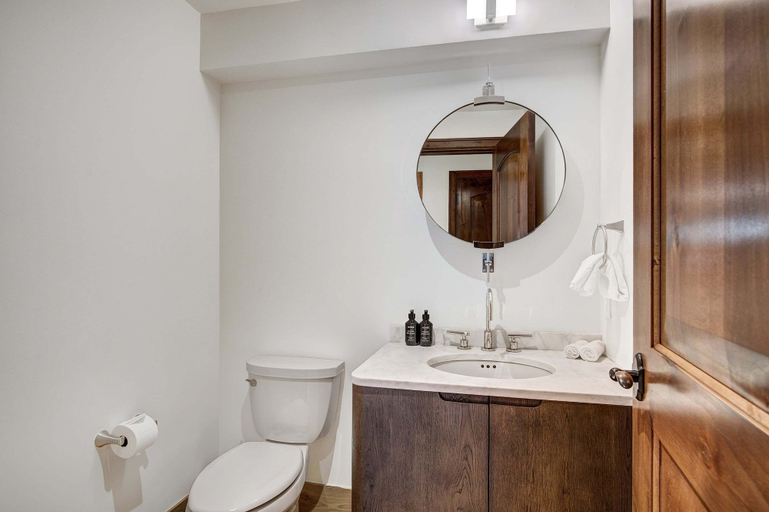 Bathroom 3, Vail Village Private 4 BR Residence w Full Kitchen by RedAwning, Eagle