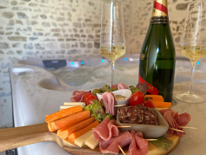 Food & Drinks 5, "Belle An Pierre" chambres d hotes & spa a 15 minutes du Futuroscope, 3 minutes du lac de St Cyr et , Vienne