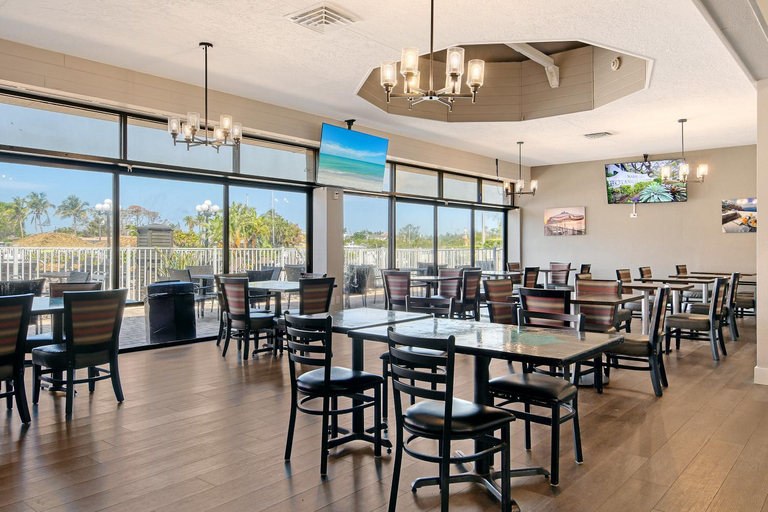 Food & Drinks 2, All-New, Ground-Floor, Huge Pool, Tiki Bar & Grill, Manatee