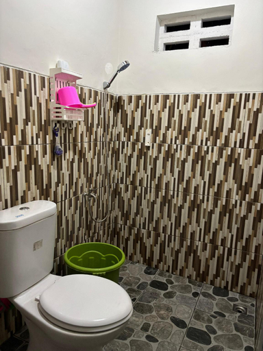 Bathroom 4, Banana Leaf Villa, Sleman