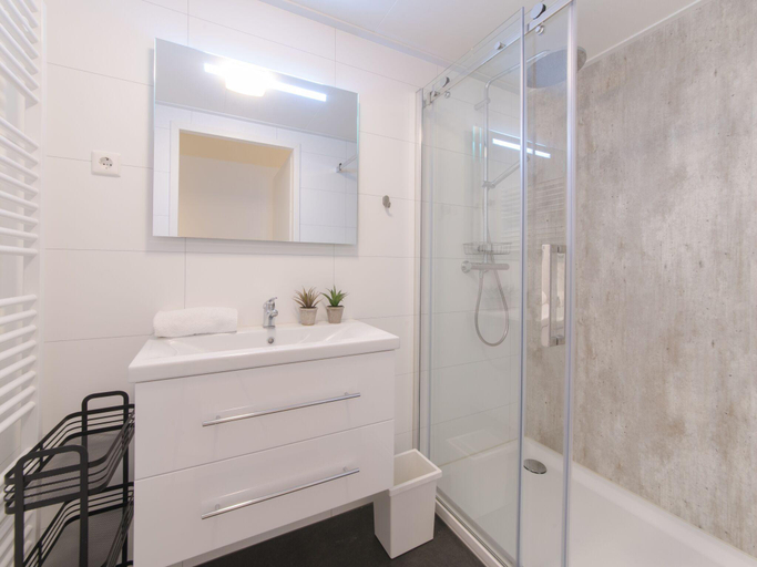 Bathroom, Chalet in Zeeland near Oosterschelde, Kapelle