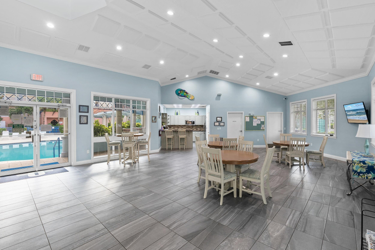 Food & Drinks 5, Oceanwalk 17-302, Volusia