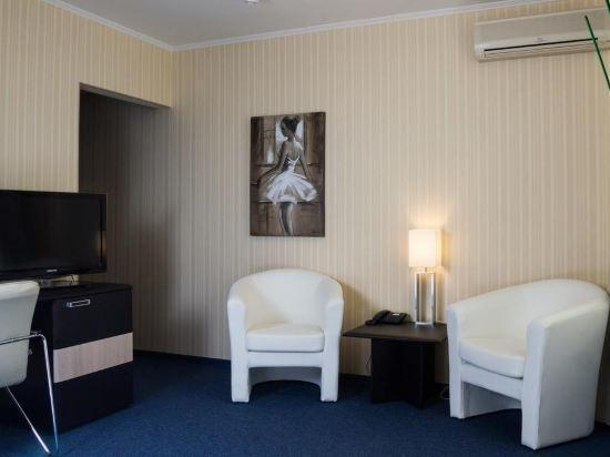 Others 3, MosFilm Hotel, Western