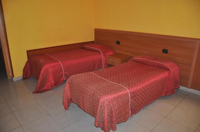 Room 4, Friends Holiday, Rome