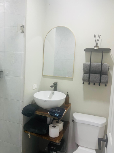 Bathroom 3, Puerta Negra, Santa Cruz