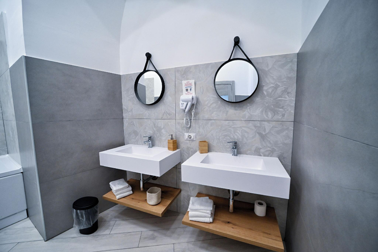 Bathroom 3, LudBen Dante B&B, Napoli