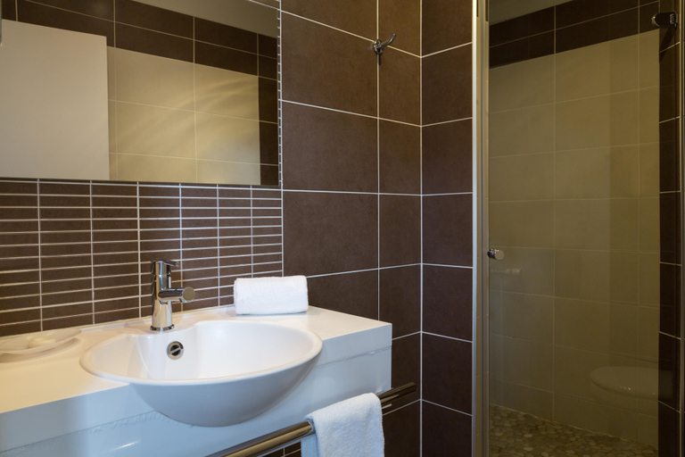 Bathroom 4, The Originals City, Hôtel Dau Ly, Lyon Est, Rhône