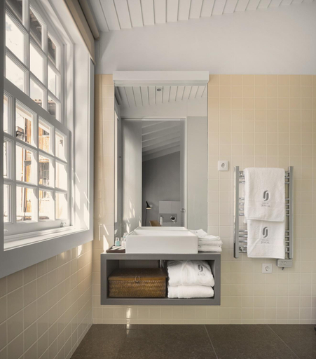 Bathroom 3, Casa do Juncal, Braga
