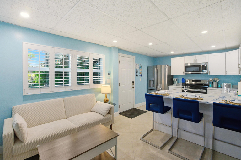 Living area 5, Coral Suite, Lee