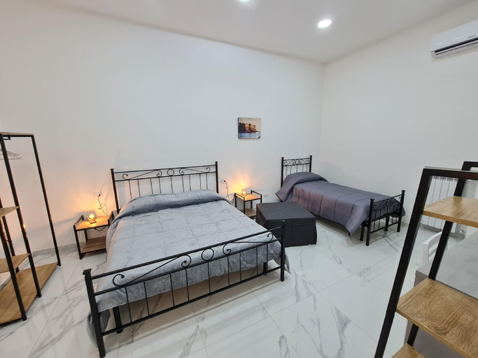 Bedroom 2, Lumacors House, Napoli